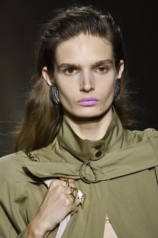 Chloe, весна-лето 2026 Влажная укладка на новый год