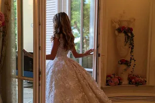 21-летняя студентка вышла замуж в платье за 20 млн. рублей