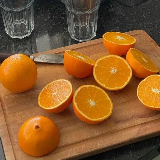 В апельсинах содержится много витамина С, а еще они являются хорошим источником калия