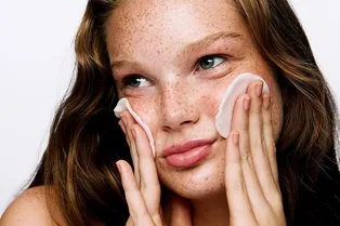 Домашний уход по принципу frugal chic: что это, и почему в 2026-м вам нужны всего 3 продукта