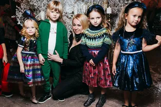 Яна Рудковская, Юлия Барановская и Зара на показе детского бутика «Даниэль»