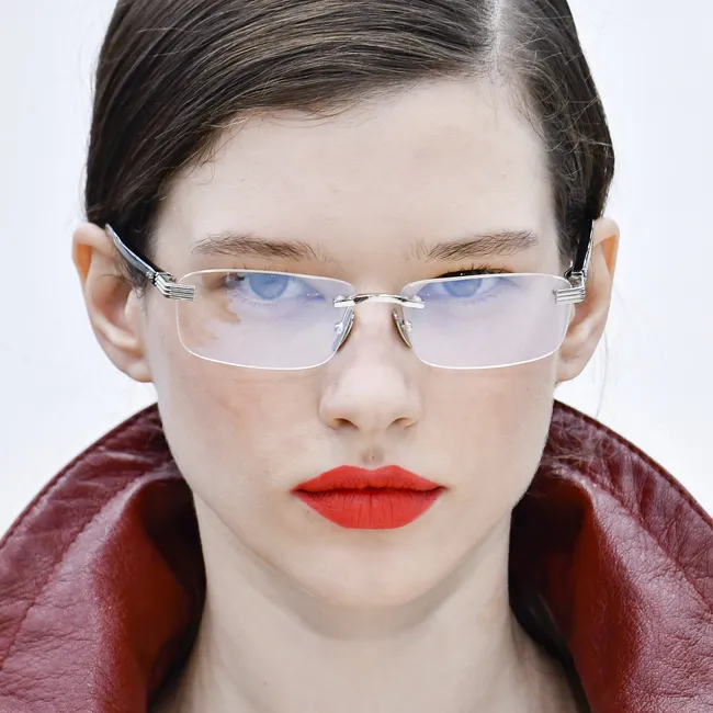 8 простых идей макияжа с подиумов, которые станут акцентом новогоднего образа