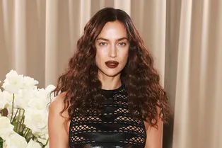 Ирина Шейк в полупрозрачном платье стала главной звездой светского ужина