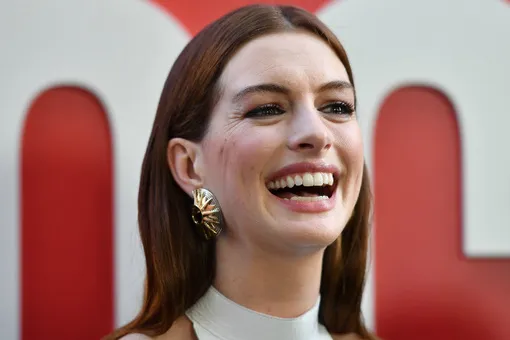 Вот это поворот! Энн Хэтэуэй стала блондинкой Вот это поворот! Энн Хэтэуэй стала блондинкой