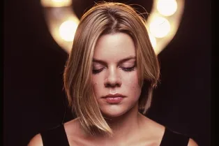 Мини-концерт. «Баланс белого. Вера Полозкова» Мини-концерт. «Баланс белого. Вера Полозкова»