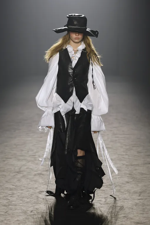 Ann Demeulemeester, осень-зима 2025/2026 Ann Demeulemeester, осень-зима 2025/2026