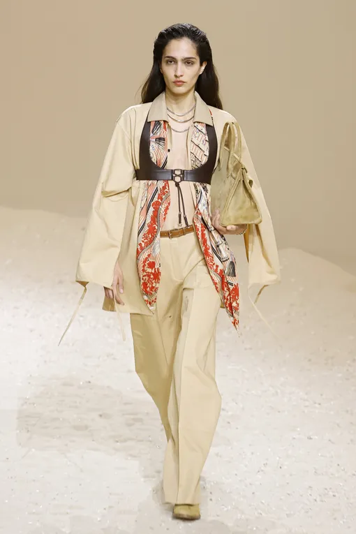 Какие трендовые брюки купить на весну