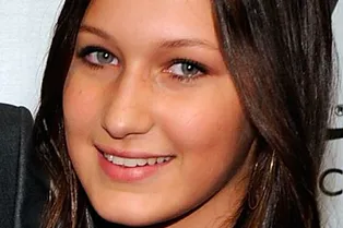 Эту звезду сложно узнать на фото до пластики! Попробуйте отгадать, кто из знаменитостей запечатлен на архивном снимке