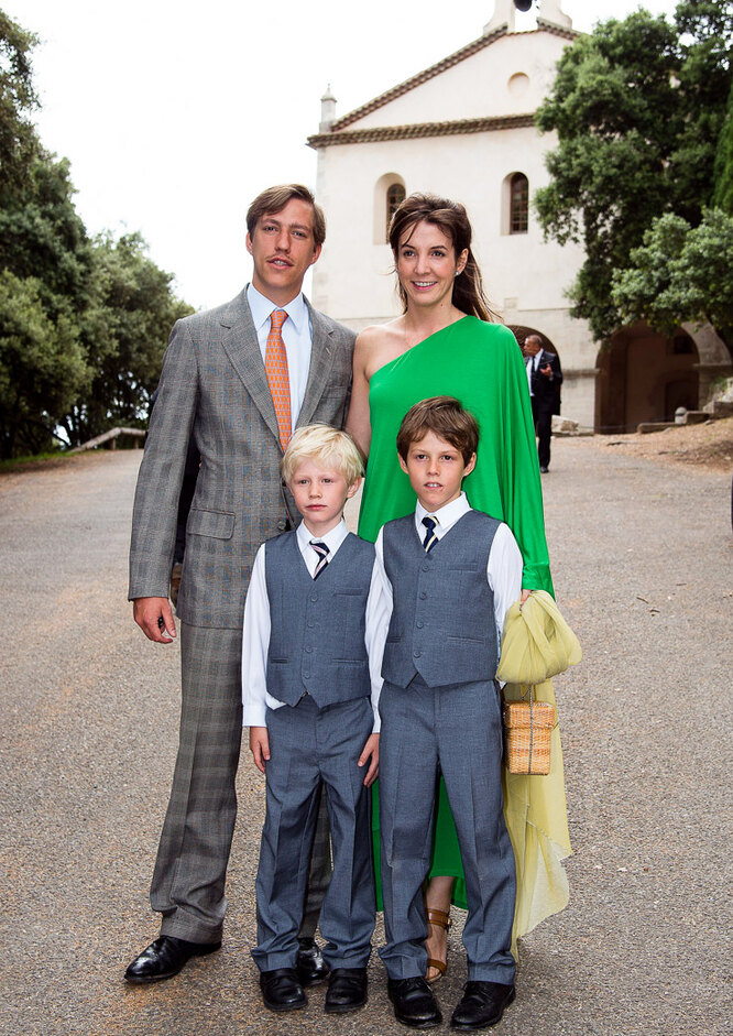 Принц Луи и принцесса Тесси Люксембургские с сыновьями Габриэлем и Ноем