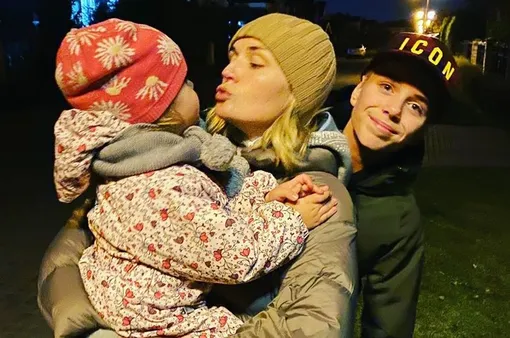 Полина Гагарина с сыном и дочерью Полина Гагарина с сыном и дочерью
