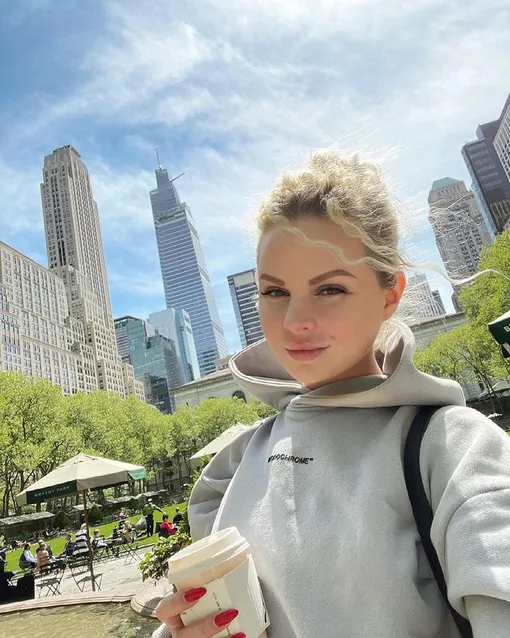 Алиса Вокс подала в суд на Сергея Шнурова Алиса Вокс подала в суд на Сергея Шнурова