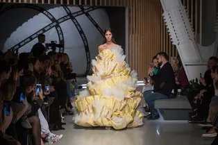 Русский Comme des Garçons: 30 запоминающихся образов с показа Sorry, I’m Not
