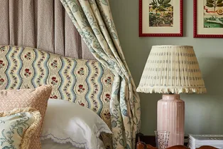 Кровати с балдахином наконец вернулись в моду — и мы от этого в восторге Кровати с балдахином наконец вернулись в моду — и мы от этого в восторге