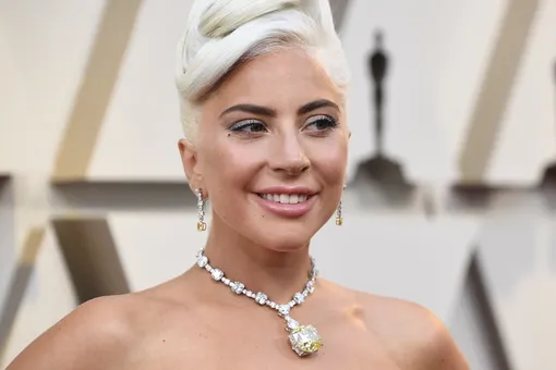 Леди Гага в колье со 128-каратным бриллиантом получила «Оскар»