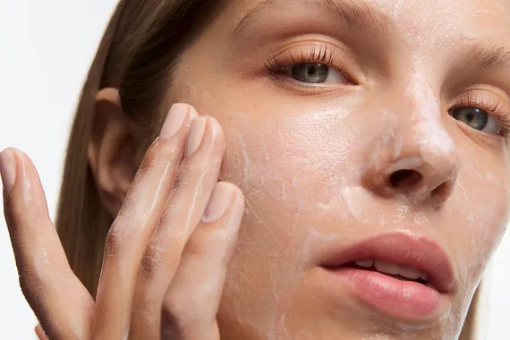 10 средств для лица с пептидами: как выбрать то, которое подойдет вам