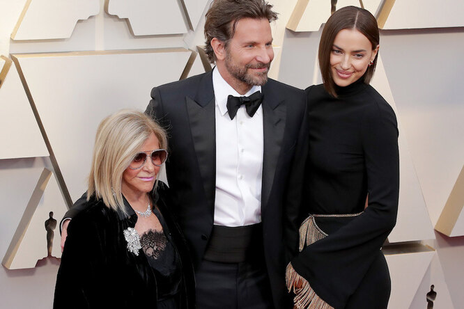 Брэдли Купер пришел на премию «Оскар» с мамой и Ириной Шейк