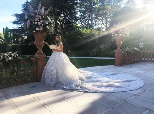 Элина Бажаева в свадебном платье