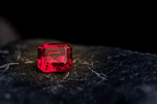 Рубин — один из четырех самых дорогих драгоценных камней наряду с бриллиантом, сапфиром и изумрудом