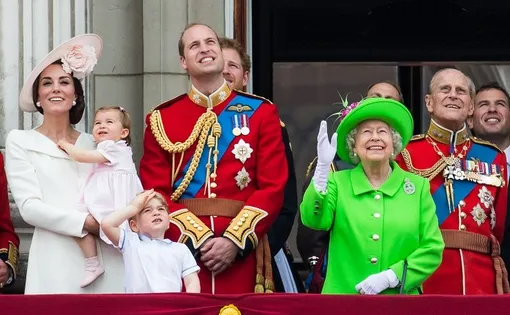 Кейт Миддлтон,принц Уильям, принц Георг, принцесса Шарлотта, королева Елизавета II