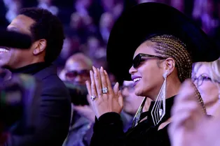 Бейонсе впервые показала свое свадебное платье за 10 тысяч долларов Бейонсе впервые показала свое свадебное платье за 10 тысяч долларов