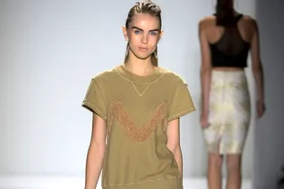 Топ песочного цвета