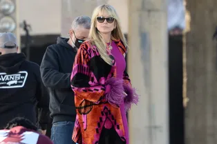 Какие платья будут в моде весной-2023 — отвечает Хайди Клум