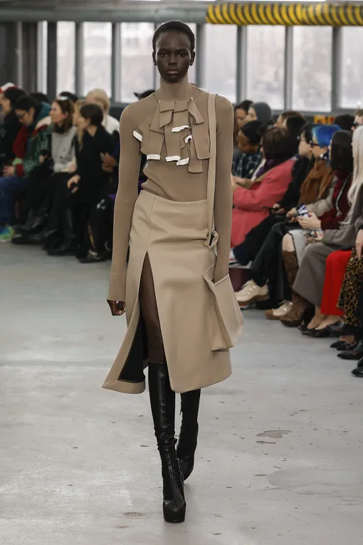 Кожаная юбка А-силуэта — самая модная зимой-2023/2024