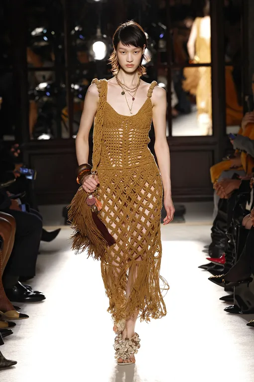 вязаное платье на весну и лето