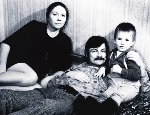 Андрей Тарковский с женой и сыном
