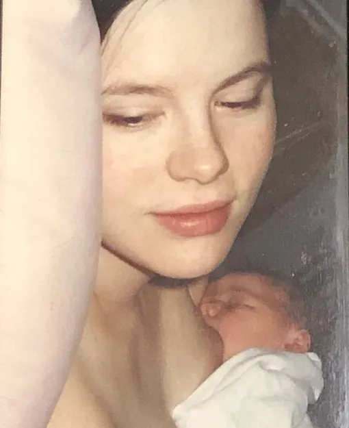 Кейт Бекинсейл с маленькой дочерью