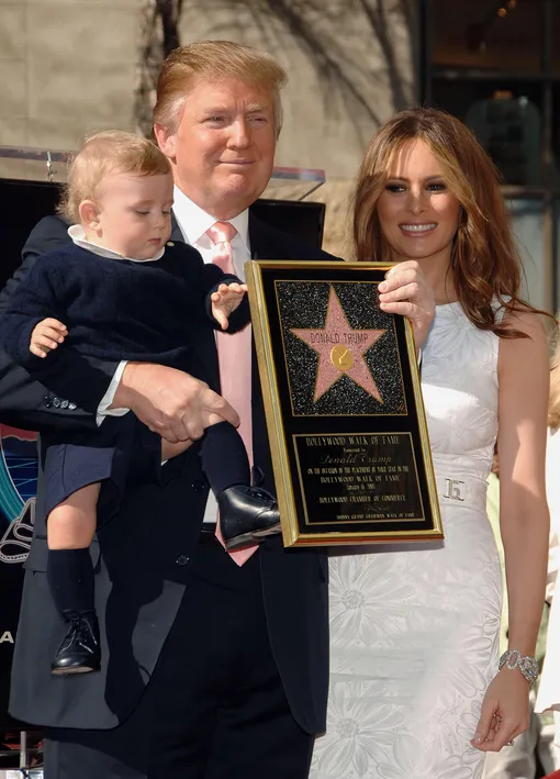 Мелания и Дональд Трамп с сыном