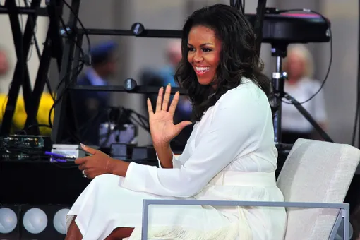 Это вау: Мишель Обама произвела фурор в сияющих сапогах Balenciaga