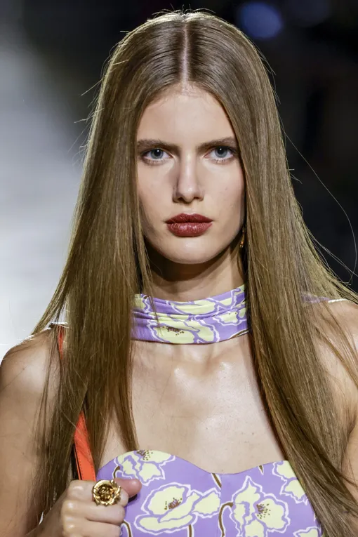 Versace, весна-лето 2025 тренды летнего макияжа с подиумов