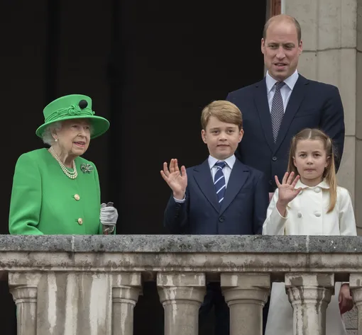Елизавета II с родственниками