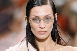 Очки Байонетты из компьютерной игры носит даже Белла Хадид — и они нужны вам этой весной