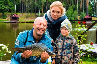 Оксана Акиньшина показала мужа и сына