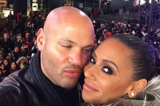 Бывшая участница Spice Girls Мел Би подала на развод из-за постоянных измен мужа Бывшая участница Spice Girls Мел Би подала на развод из-за постоянных измен мужа