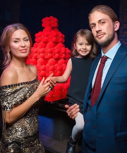 Виктория Боня с Алексом Смерфиом и дочерь Анджеликой Виктория Боня с Алексом Смерфиом и дочерь Анджеликой