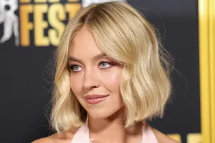 Короткий боб как у Сидни Суини — самая трендовая стрижка ноября-2025. И вам стоит к ней присмотреться Короткий боб как у Сидни Суини — самая трендовая стрижка ноября-2025. И вам стоит к ней присмотреться