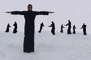 Спектакль. BIRDS WITH SKYMIRRORS