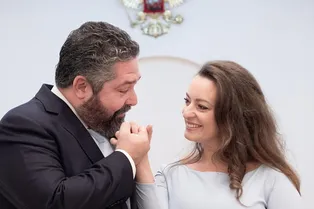 Потомок династии Романовых обвенчался с Ребеккой Вирджинией Беттарини Потомок династии Романовых обвенчался с Ребеккой Вирджинией Беттарини