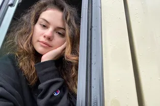 Селена Гомес поделилась снимком, который ранее удаляла из соцсетей Селена Гомес поделилась снимком, который ранее удаляла из соцсетей