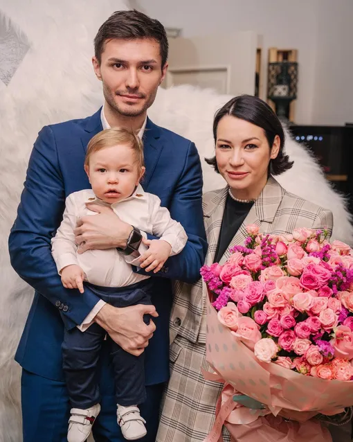 Ида Галич с экс-супругом Аланом Басиевым и сыном