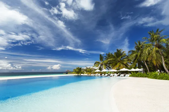 Лазурная лагуна и стильные виллы: какой курорт выбрать на Мальдивах 