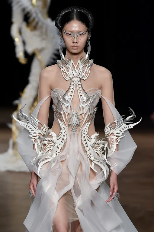 Iris Van Herpen Couture осень-зима 2022/23