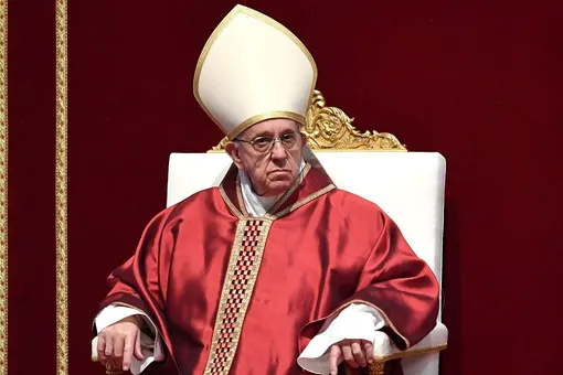 Возьмут у Папы: Ватикан одолжит 50 нарядов для ежегодного бала костюмов Met Gala