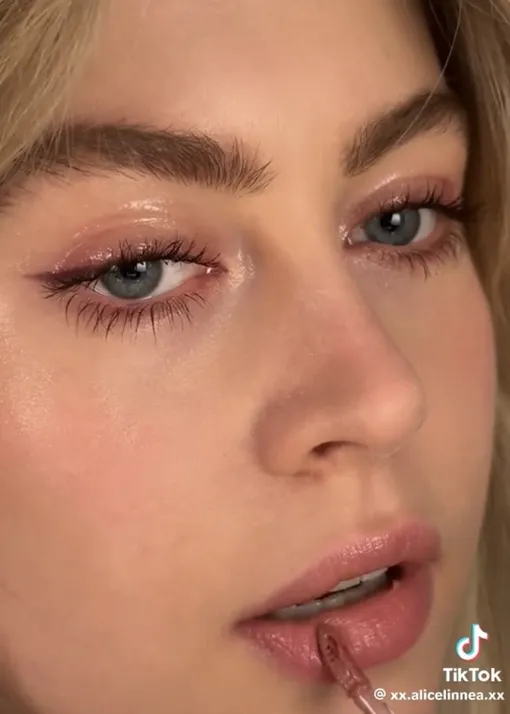 Тренд из тиктока GLOSSY EYELIDS