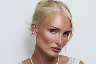 Быстрые прически на длинные волосы на Новый год, которые в тренде