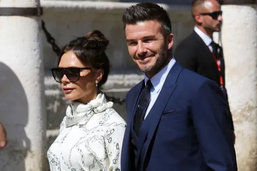 Виктория Бекхэм побывала на свадьбе в наряде, как у Меган Маркл Виктория Бекхэм побывала на свадьбе в наряде, как у Меган Маркл