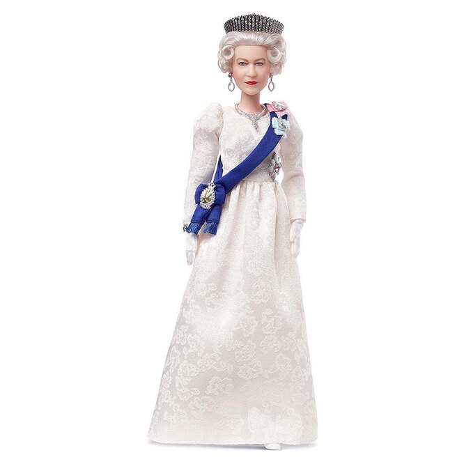 Кукла создана по мотивам портрета Елизаветы II, сделанного в 2012 году